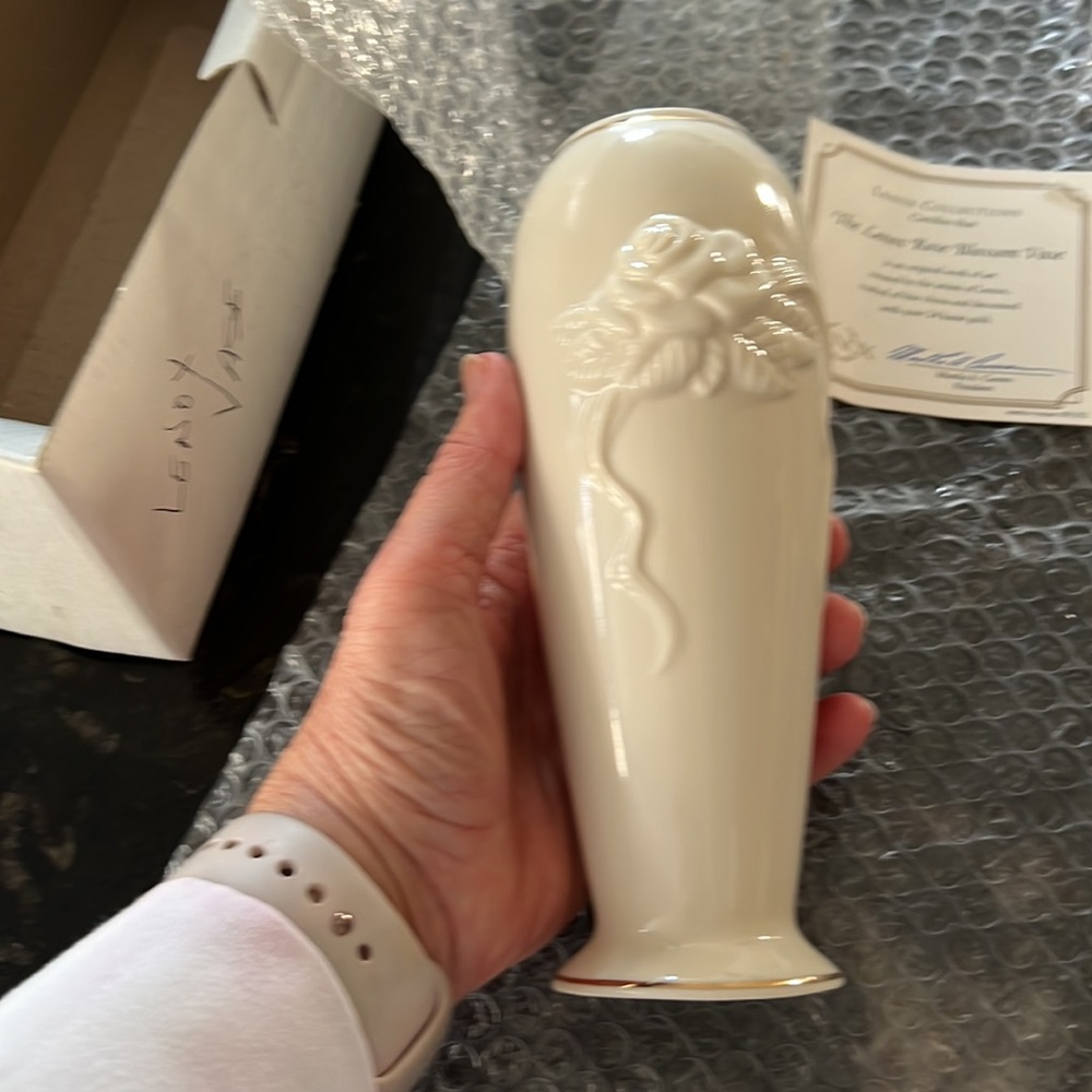 NWOB The Lenox Rose Blossom Vase decorated with pure 24 karat gold